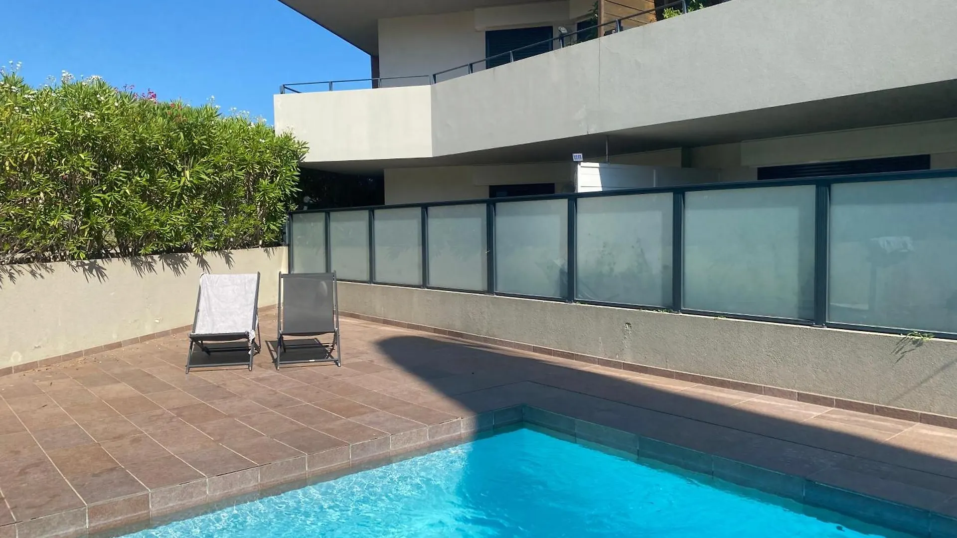 Nice, Splendide Appartement 4P Residentiel, Terrasse Vue Piscine , Garage contacts