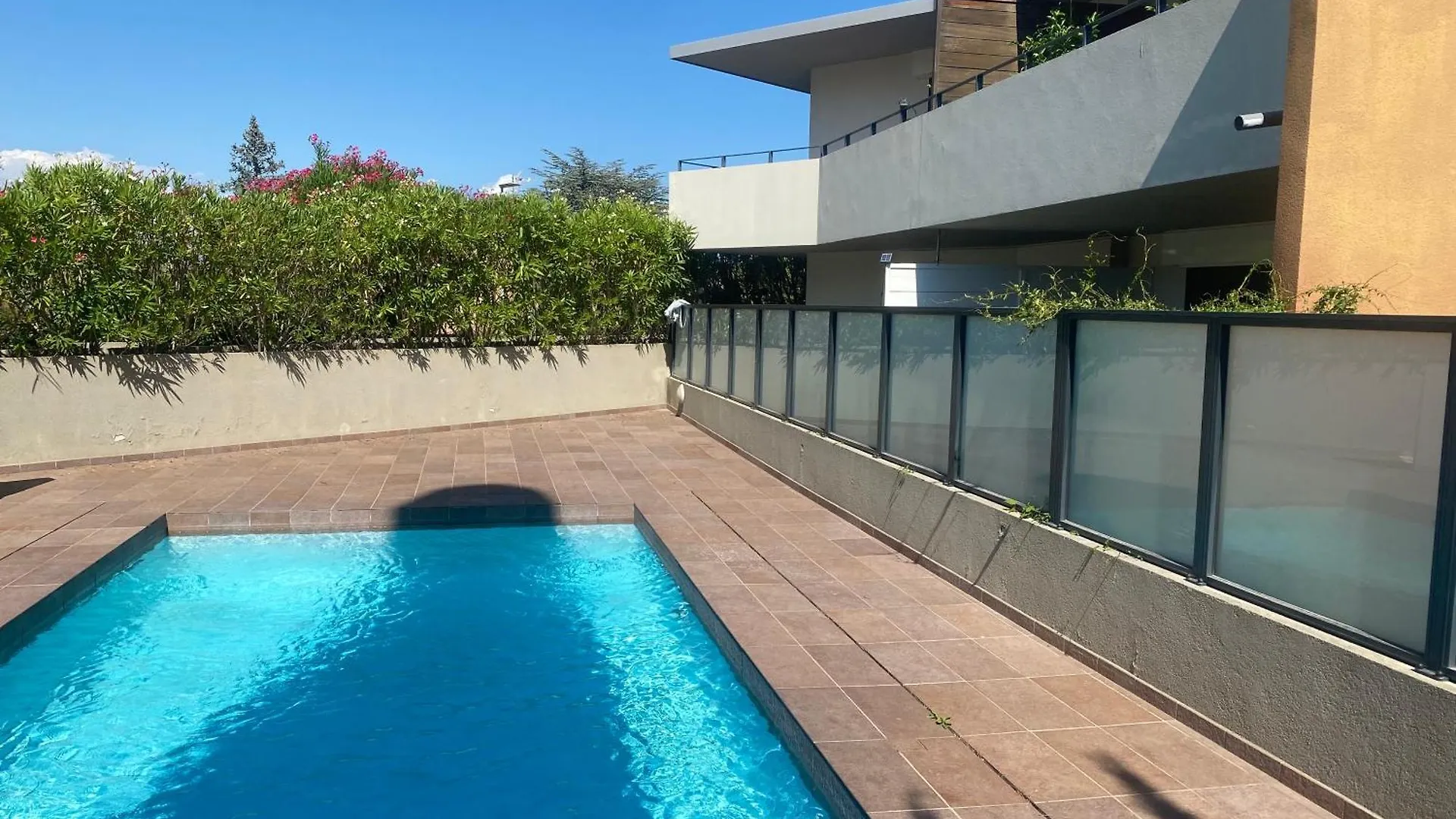 Nice, splendide appartement résidentiel, terrasse vue piscine , Garage