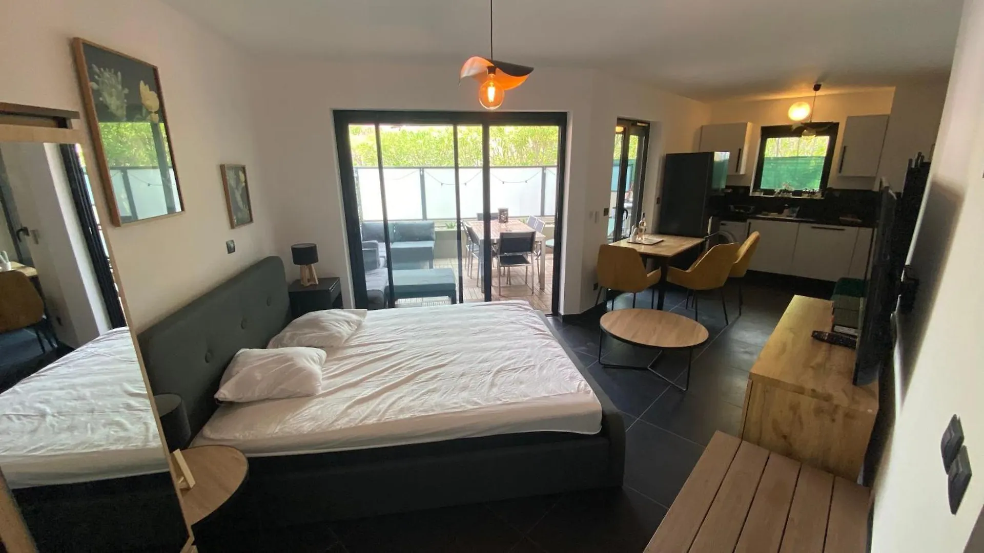 Nice, Splendide Appartement 4P Residentiel, Terrasse Vue Piscine , Garage Apartment Nice